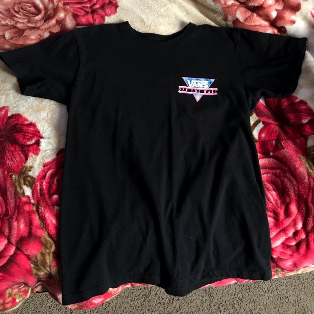 Im selling this vans shirt i got at vans